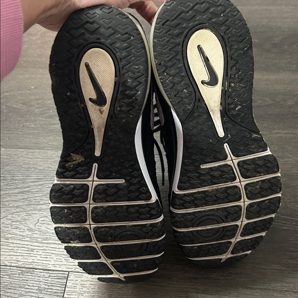 Nike Men's Air Max TR 180 Black Athletic Shoes with Neo Yellow Accents - Picture 6 of 6